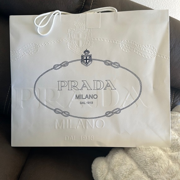 Large Prada shopping bag - Picture 1 of 1